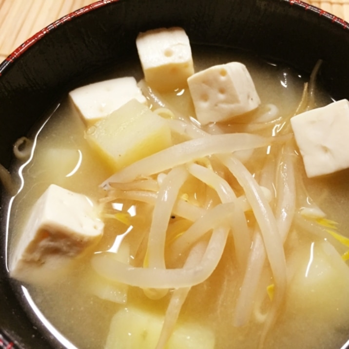 モヤシ ジャガイモ 豆腐の味噌汁 レシピ 作り方 By たかまさ20010911 楽天レシピ